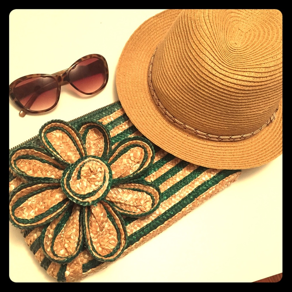 Summer Bag! Super cute straw clutch - NWOT!